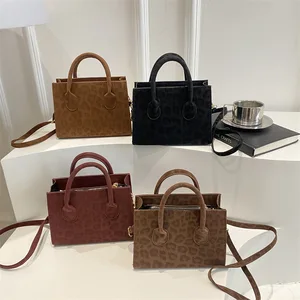 2026 Autumn and Winter New Leopard Print Fashion Korean Version Women's Shoulder Bag Fashion Versatile Crossbody Bag