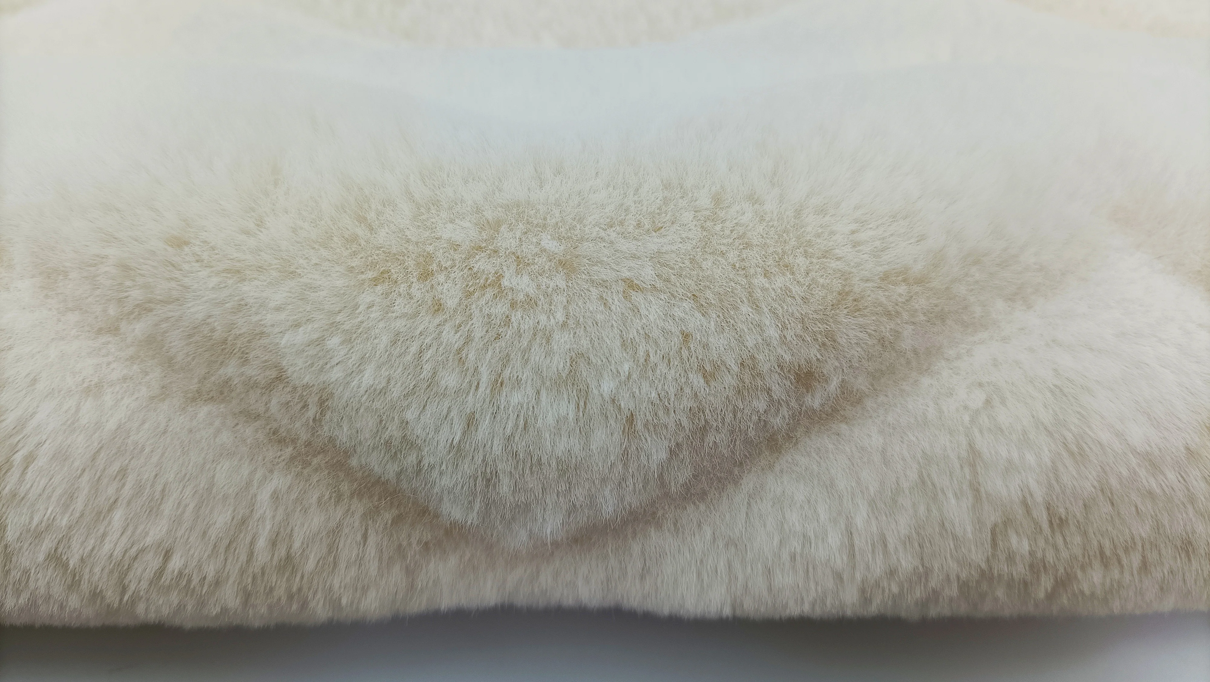 Warm Cozy Cutting Rabbit Faux Fur Fabric High Quality Durable for Coat/Blanket/Bag