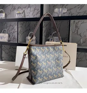 2023 Factory New Design Custom PU Women's High Quality Large Capacity Tote Oblique Shoulder Bag Fashionable for Summer Winter