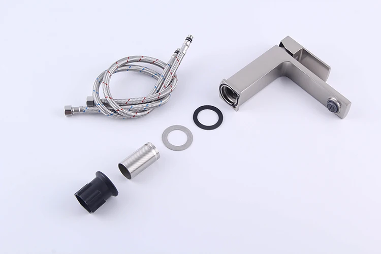 Mezclador de grifo de lavabo de baño cepillado con un solo orificio montado en cubierta