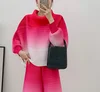สีแดงม่วง