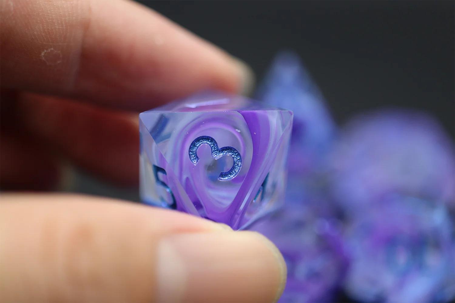 High-End Multi-Sided Inject Core Dice Set Sharp-Edge Resin Dices for Dnd Board Game manufacture
