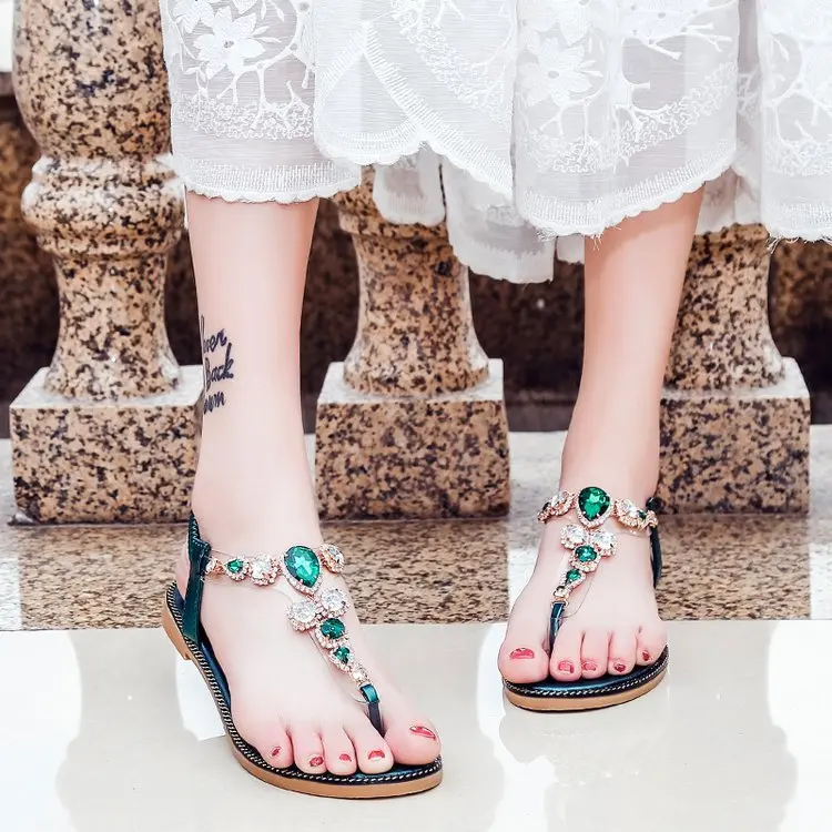 Wholesale Female Summer Flat Flip Flops slippers 2024 New Design Simple  Beach Rhinestone Sandals Women Shoes