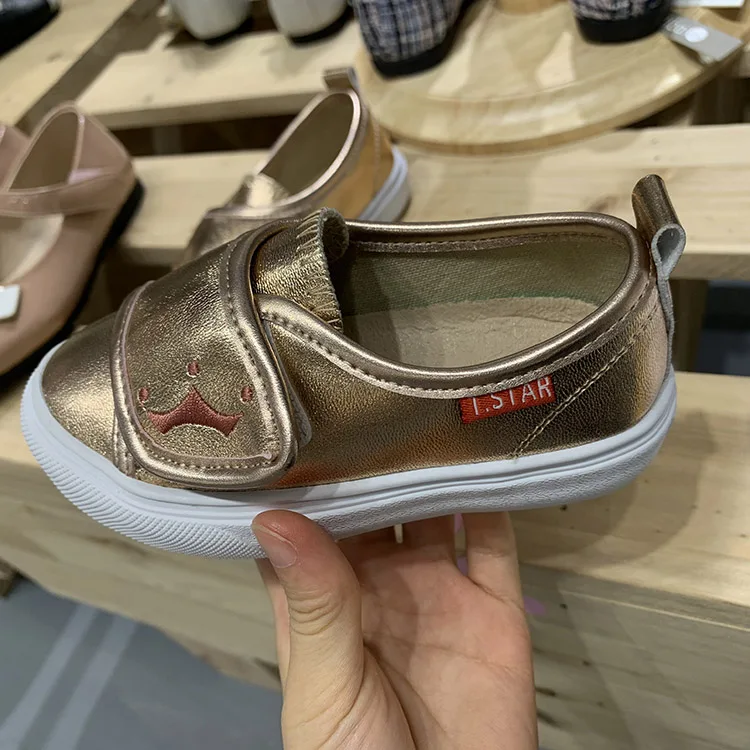 Zapatos De Cuero Para Bebé,Suela Plana Popular Dorada Y Plateada  Blanca,Cómodos,Informales,Para Caminar - Buy Oro De Cuero Zapatos Planos  Zapatos Para Bebé,Bebé De Fondo Duro Zapatos,Popular Interior Al Aire Libre  Zapatos De
