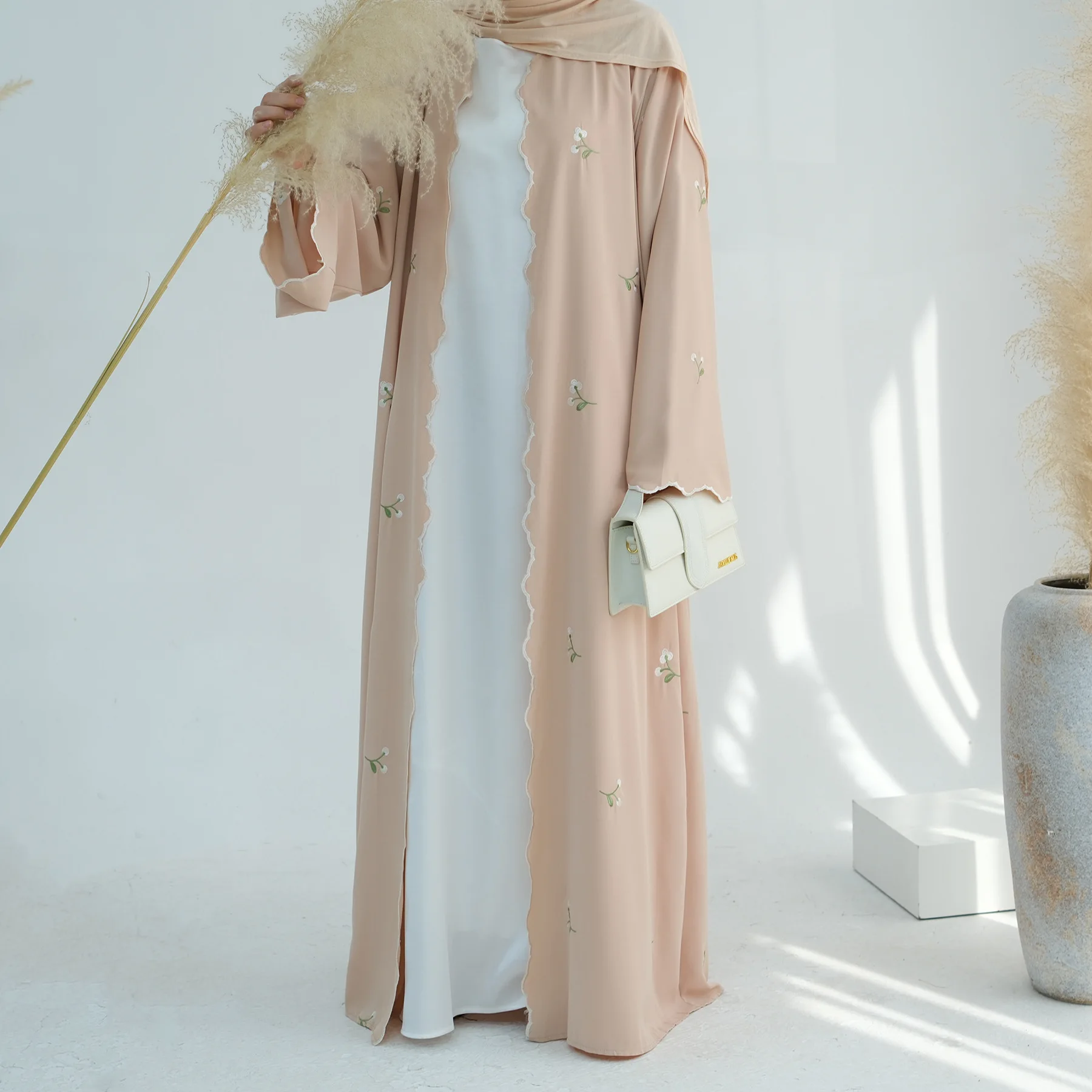 2024 Latest Design Elegant Flower Embroidery Front Open Abaya Dubai Turkey Middle East Muslim Abaya Sexy Dress Breathable Robe
