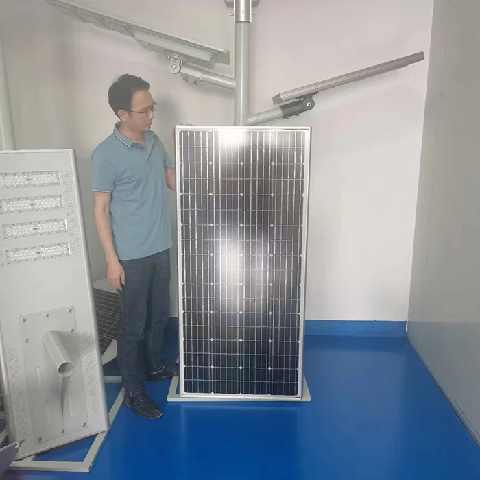 Mono Solar Panel Solar LED Street Light With Ra>80 150lm/W Luminous Flux