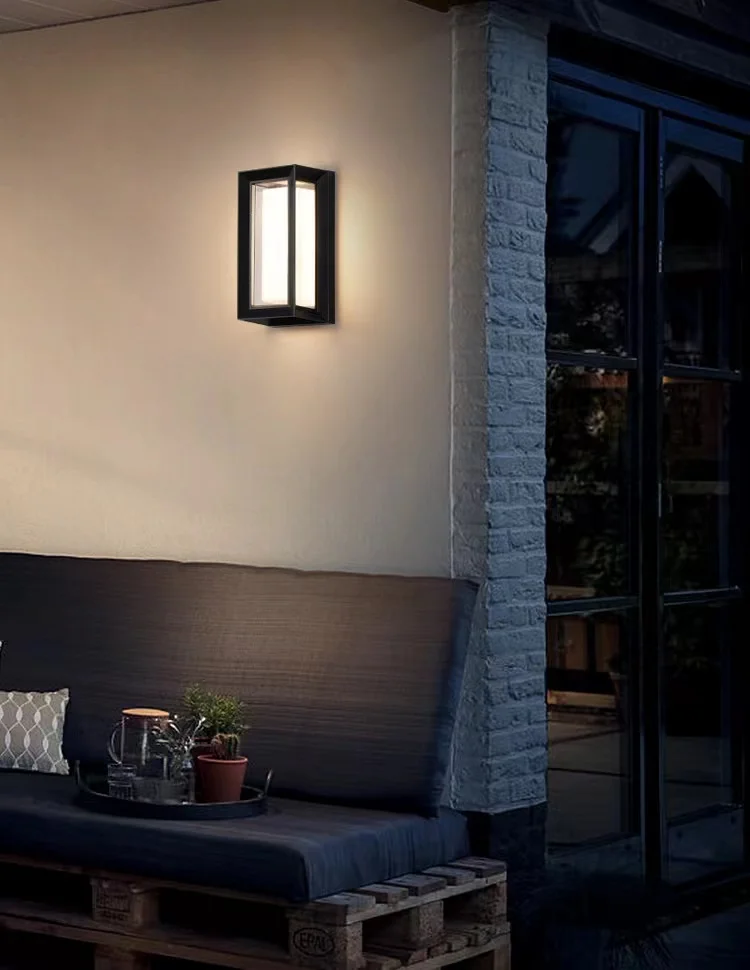 Modern Outdoor Indoor Wall Light Aluminum LED Square Wall Lamp Waterproof Garden Light 18W