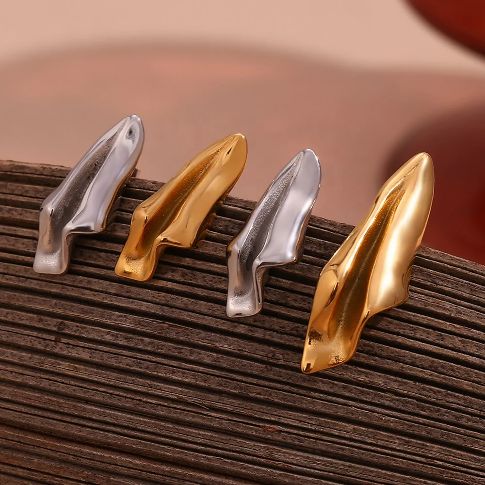 2024 Fashion Irregular Fold Design Stud Earrings 18k Gold Plated   H73d4a6d8620344c099c7eaef60a44a8dj 