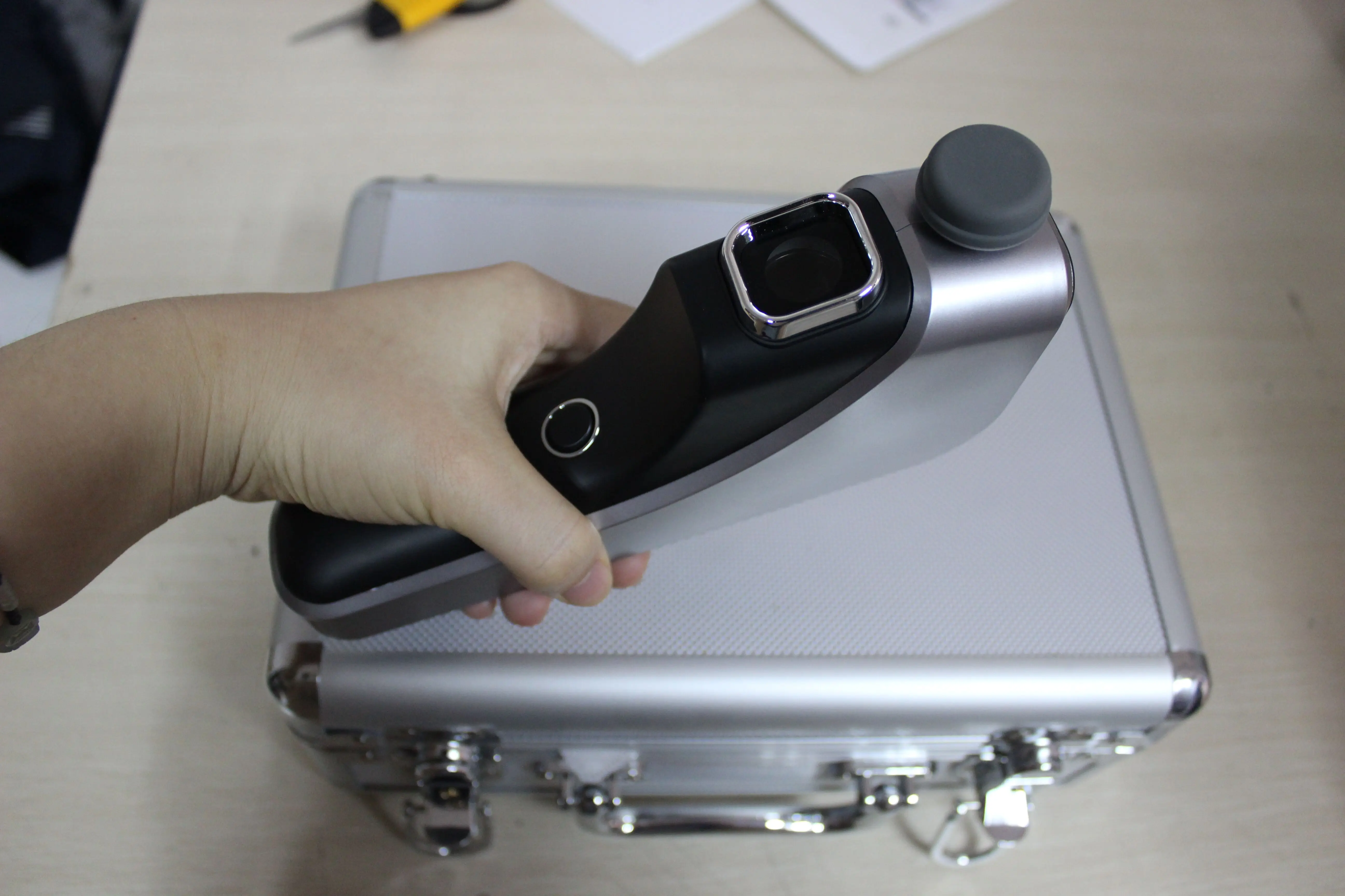 Handheld Vision Screener Autorefractor Optometry Visual Acuity Examination Apparatus