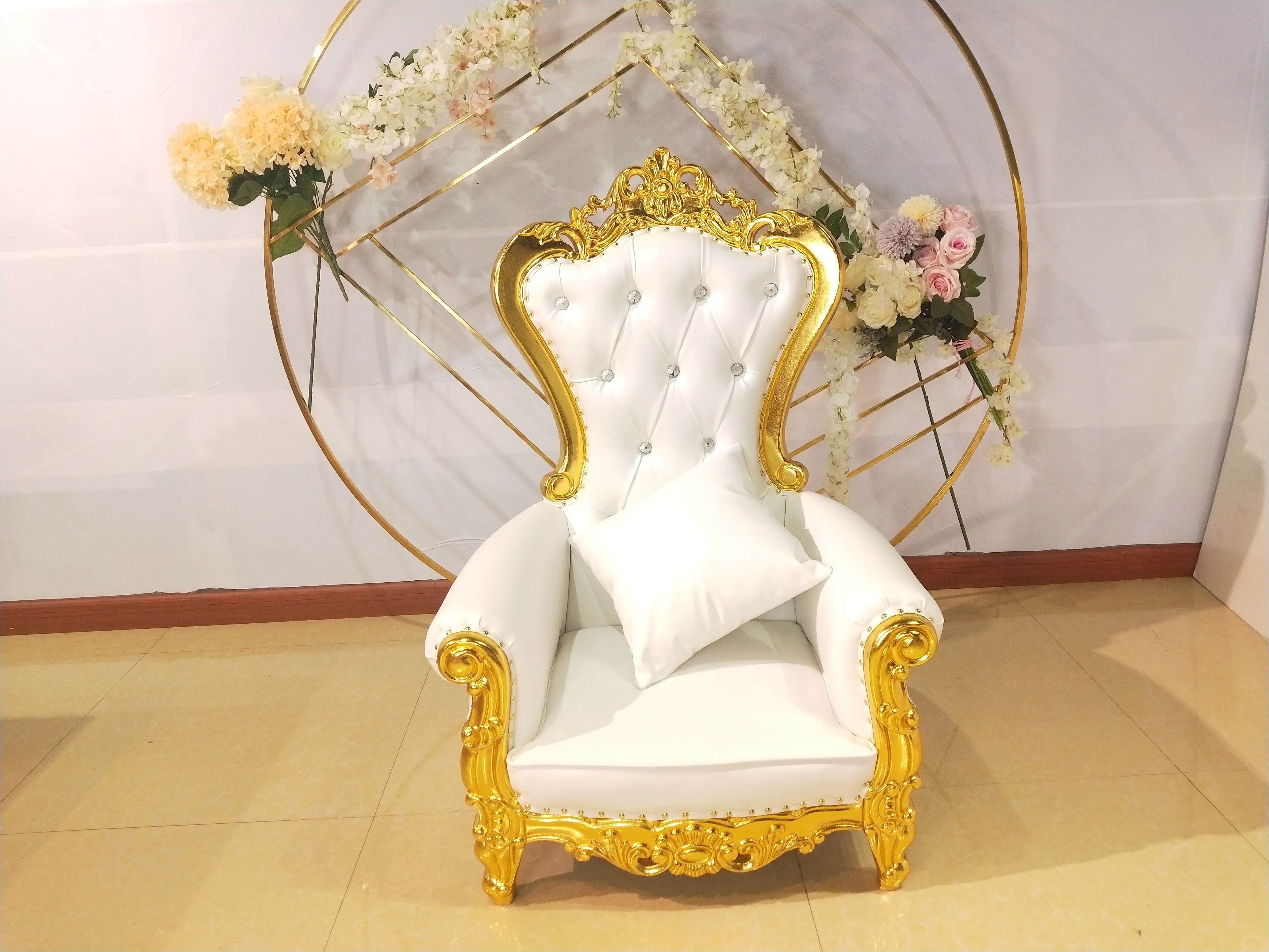 Wedding Durable Fancy King and Queen Gold Throne Chairs for Sale Yc-Ss32 -  China Gold Throne Chairs, King and Queen Chairs