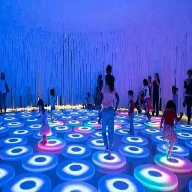 New Design Waterpoof IP67  16 Colors RGB Interactive Led Dance Floor Tiles for Sale