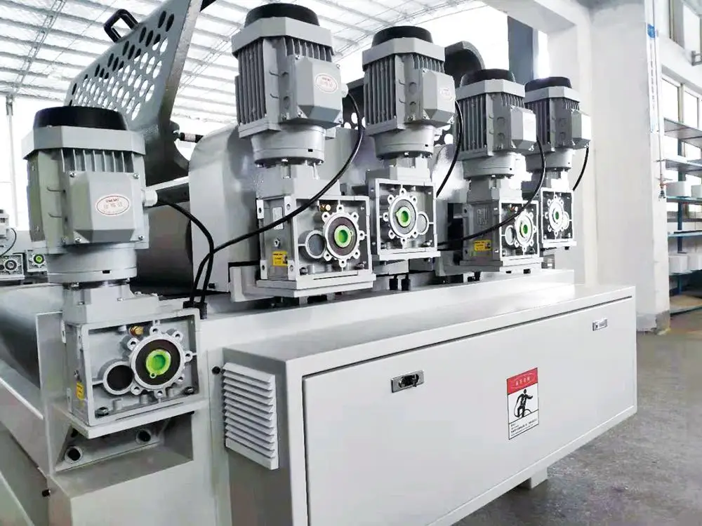 Машина для нанесения покрытий УФ-лаком МДФ