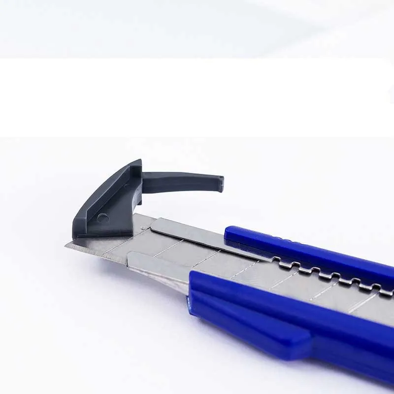 M&G Utility Knife 18mm Wide Blade Auto Lock Office Cutter Ass91320