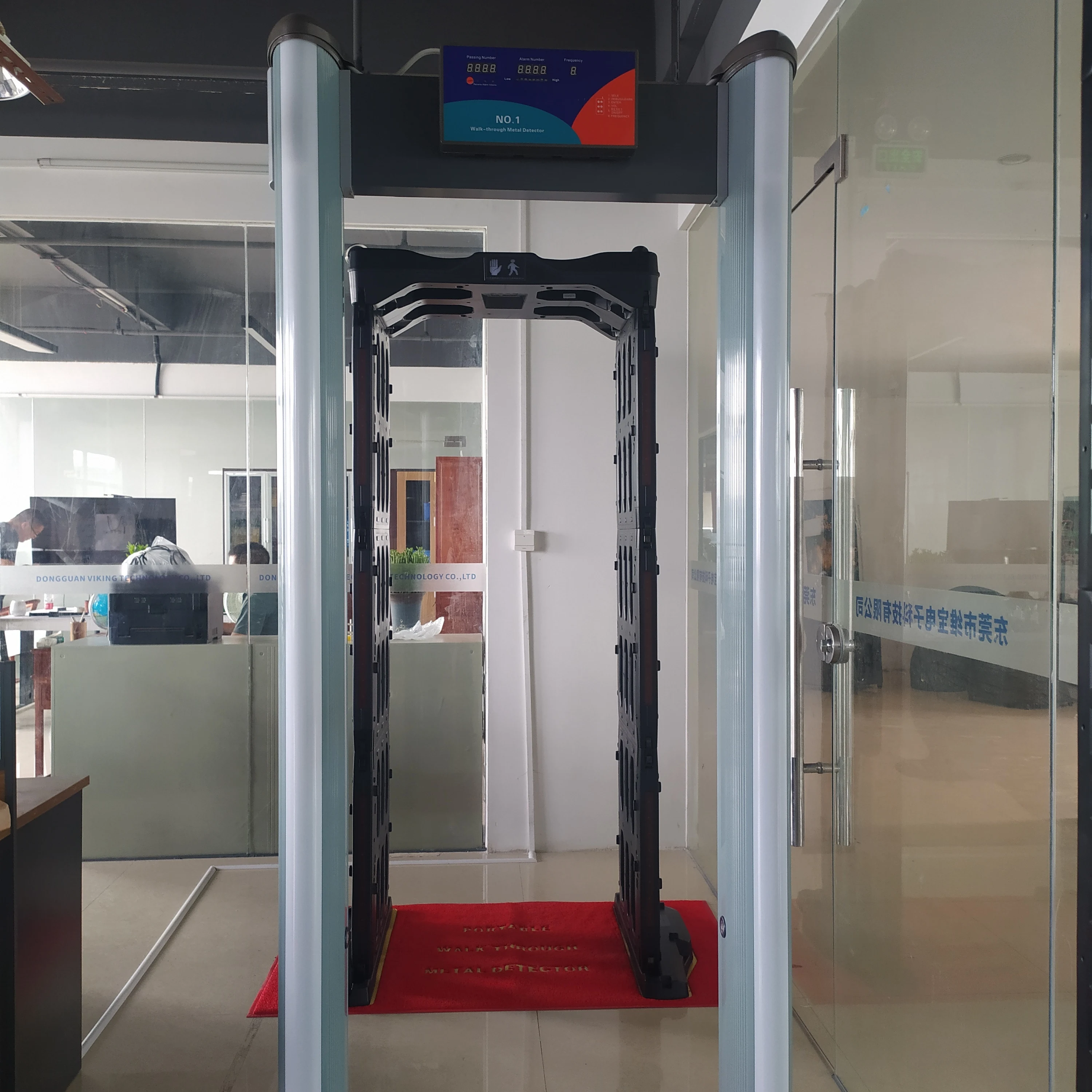 Light Weight Averguard Test Door Waterproof Walk Through Metal Detector Detecting Gate for Weapons Concealed Contraband