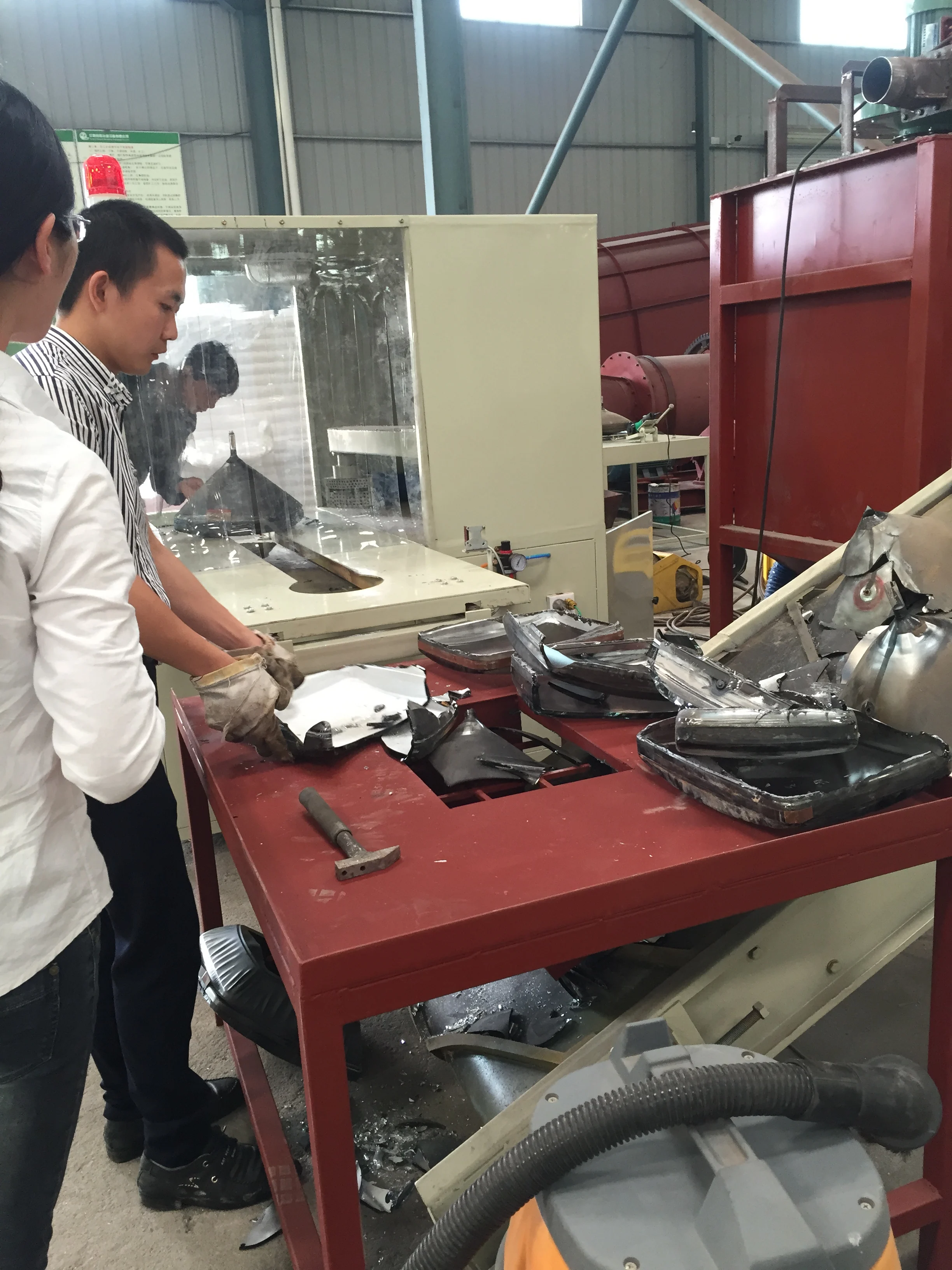 Automatic CRT Monitor Scrap TV LCD Screen Dismantling Machine Waste Cutting System Gear Pump Engine Motor Glass Recycling System