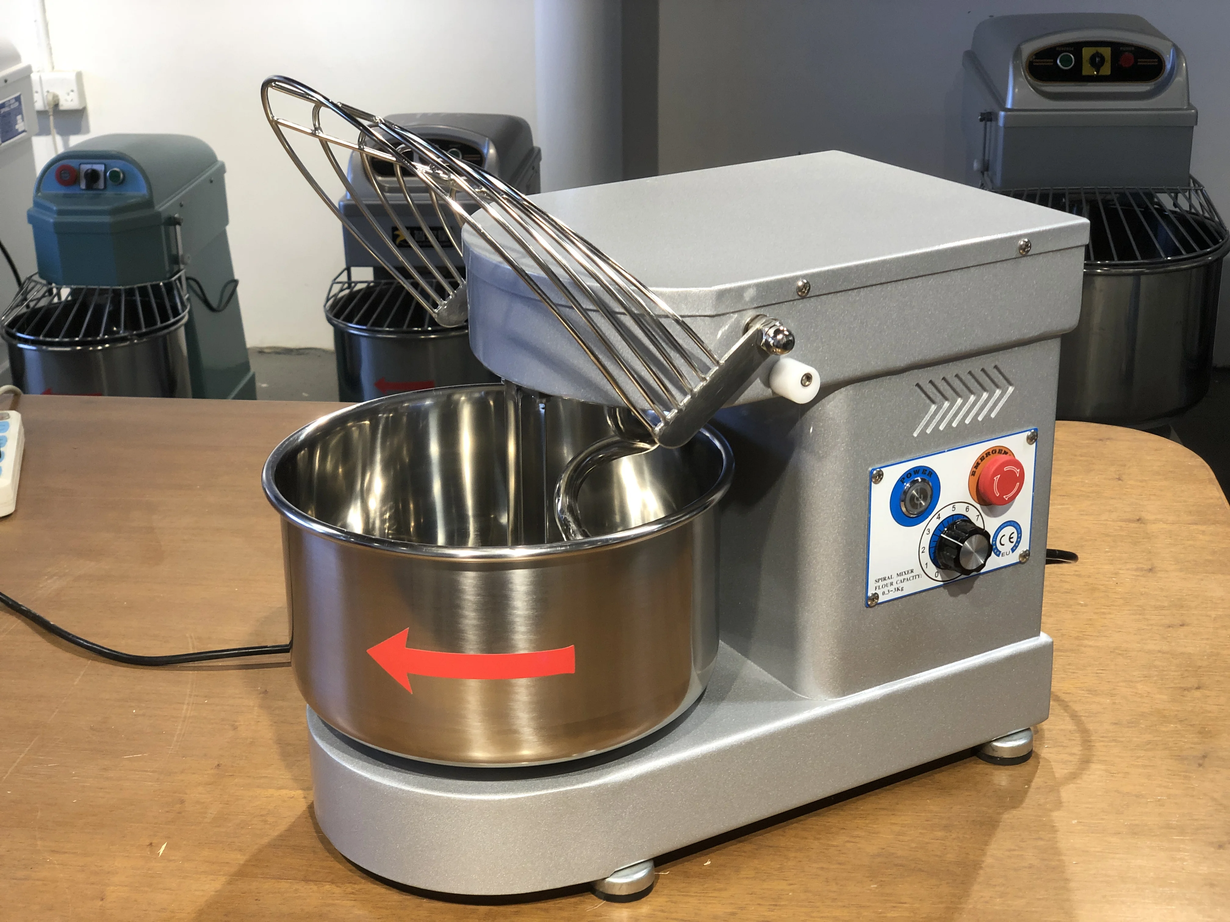 5 – Profi-Knetmaschine für Pizzateig 5 – Profi-Knetmaschine für Pizzateig
