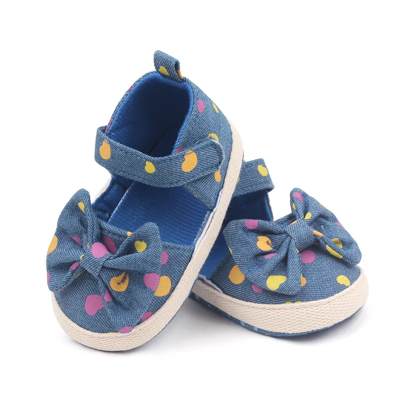 Hot Selling Dot Design Soft Sole Baby Newborn Girl Shoes 2023 factory