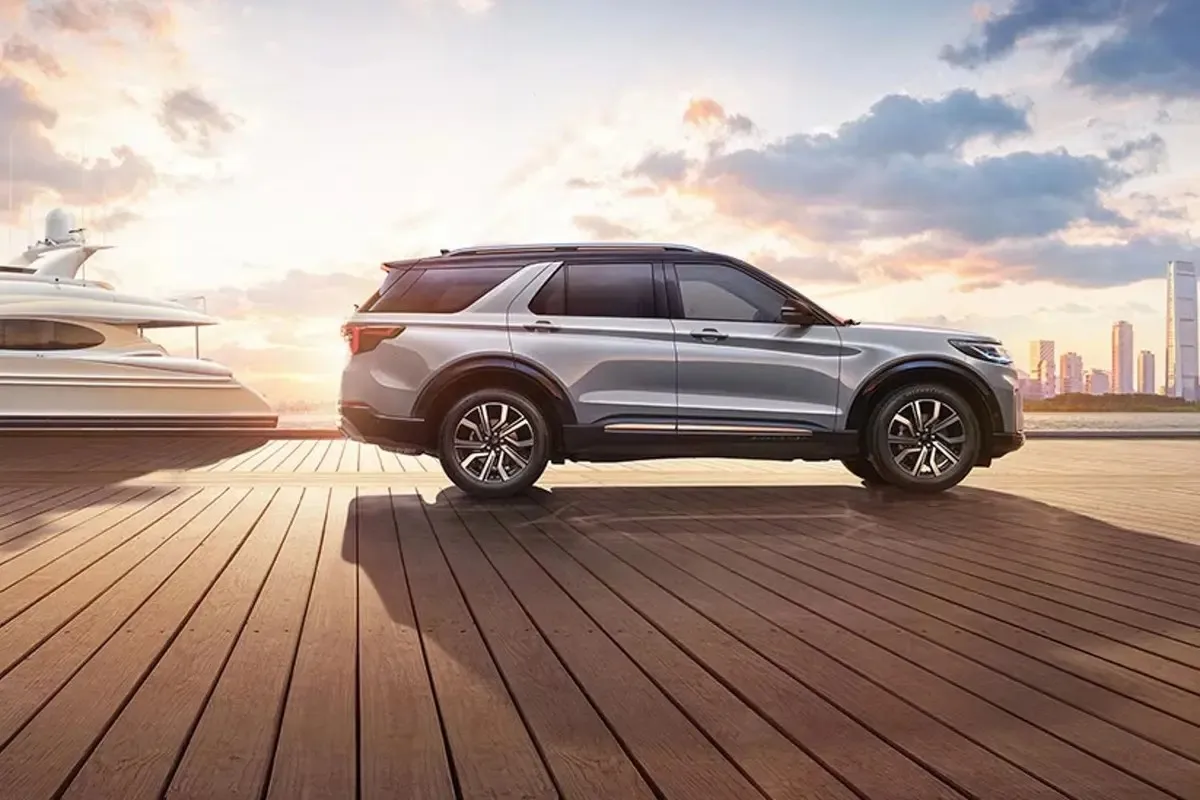 Cheap Price for Ford Explorer 2024 2.3T EcoBoost FWD Titanium 5 Door 7 Seaters SUV Maximum Speed 200 km/h Hot Sale From China