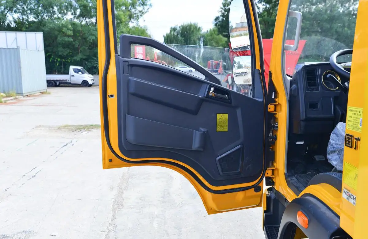 Sinotruck Howo Used 4x2 Cargo Van - Mini Box Truck for Urban Delivery 17