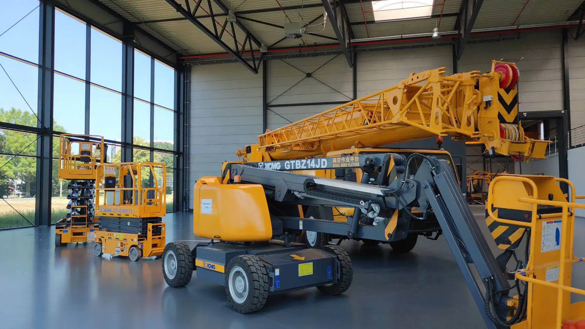 Перевозка telescopic boom lift gtbz-19j на жд. Коленчатый подъемник xcmg. Подъемник электрический коленчатый строительный 12 метров. Телескопический подъёмник стрела 14 м. Коленчатый подъемник zoomlion za14j.