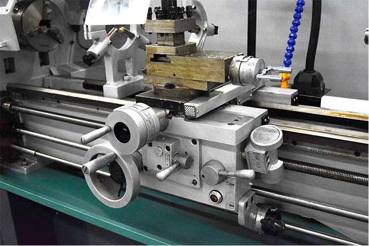 Bench Lathe Machine C0636B 1000mm 52mm Spidle Bore