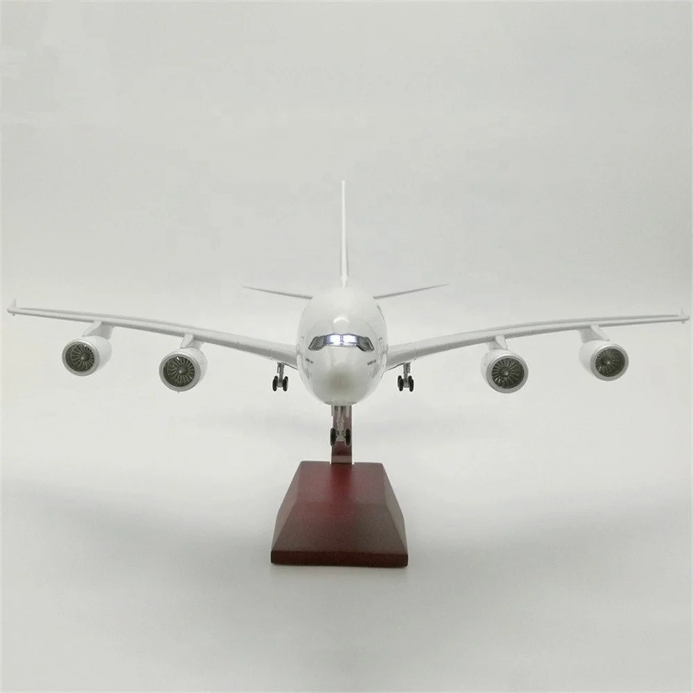 LED Flashing Rechargeable Scale 1:160 46cm A380 Emirates Model