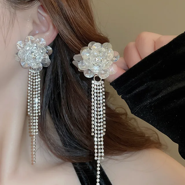 Silver Needle Super Sparkling Crystal Flower Tassel Super Immortal Princess Fashion High end wholesale Stud Earrings for Women
