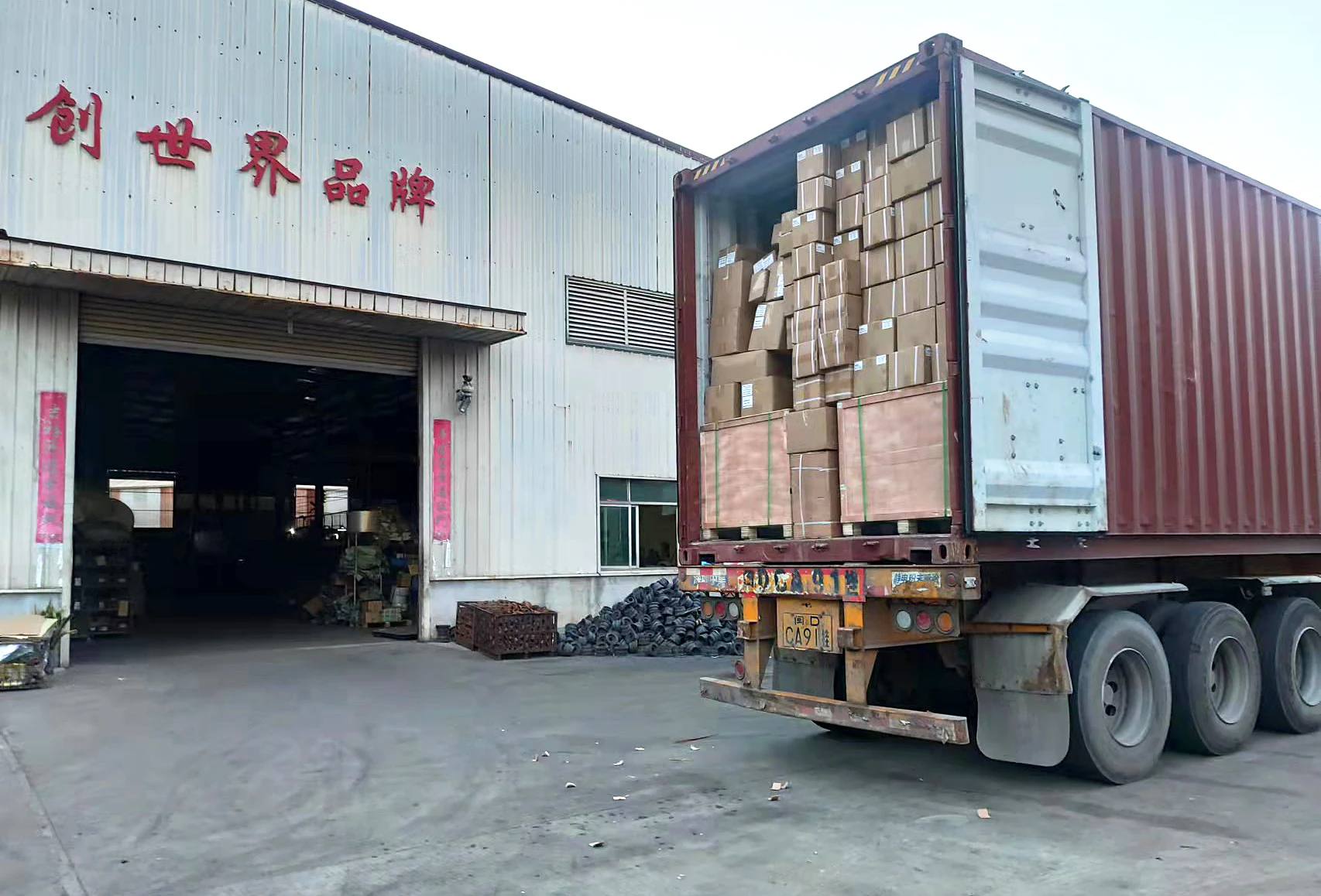 Excavator Cooler Parts Plastic Water Tank Caterpillar Komatsu Kobelco