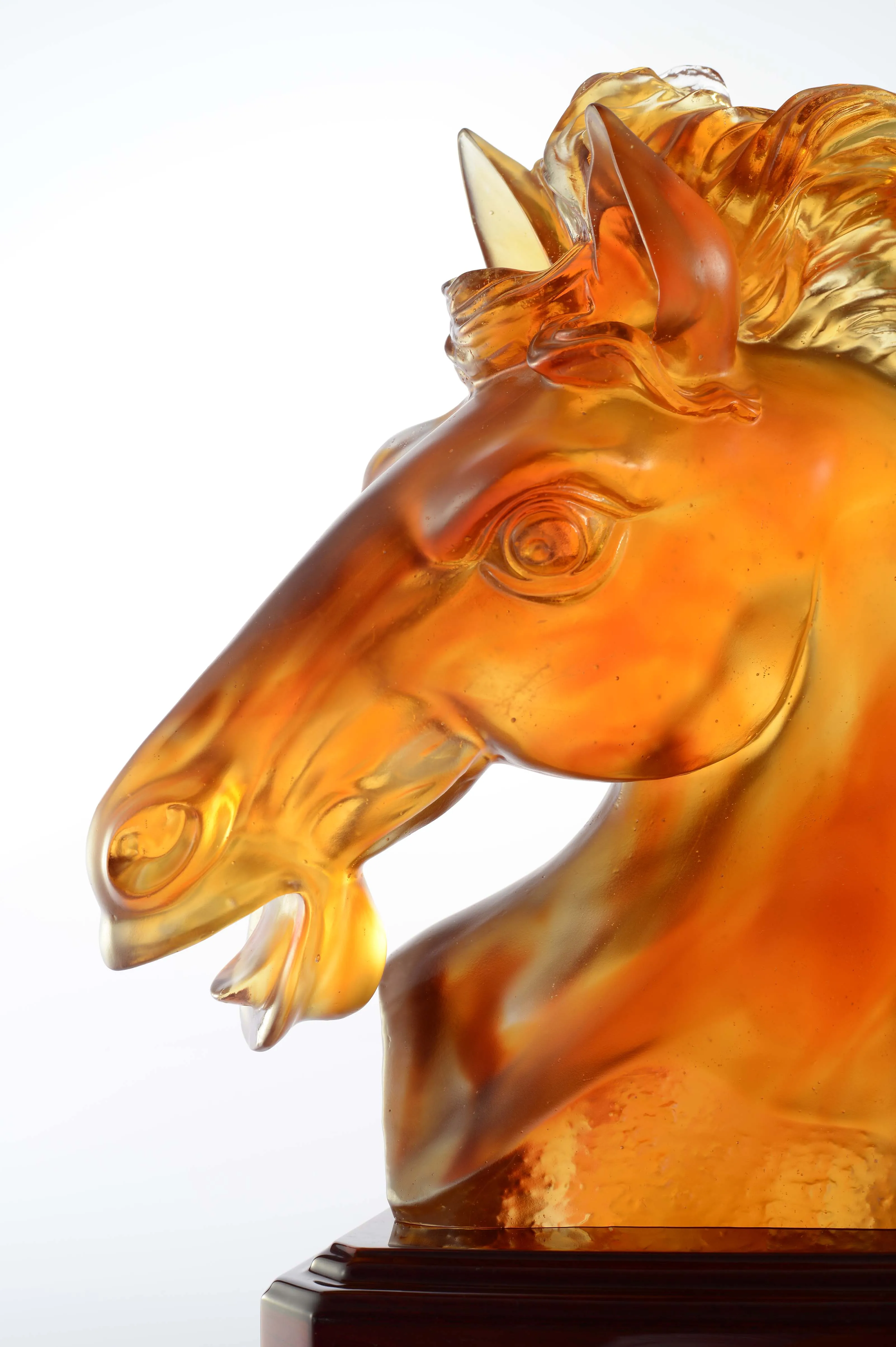 新中式风水六里水晶艺术马雕,用于家居装饰和商务礼品