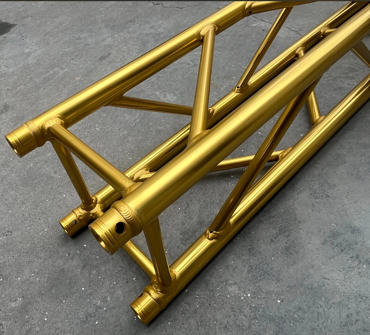 200*200mm Customized Gold Spigot Truss Display Aluminum Structure Design Music Festival DJ Event Spigot Truss supplier