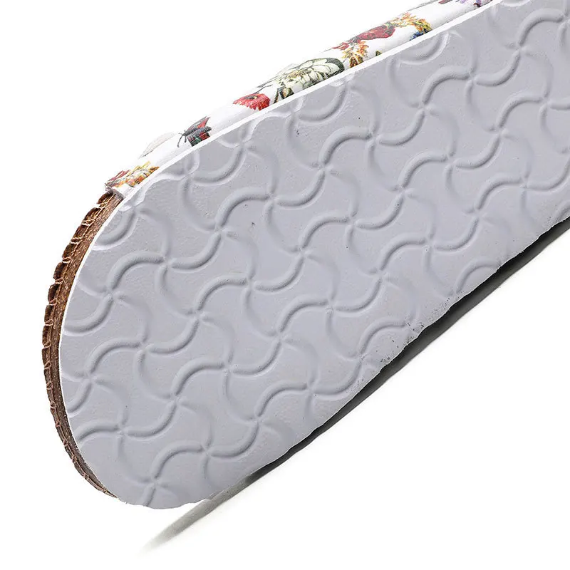Soft Wood  Soles Comfortable European Style Sandals Latest Design Summer Flower Beach slippers White Platform Sandal