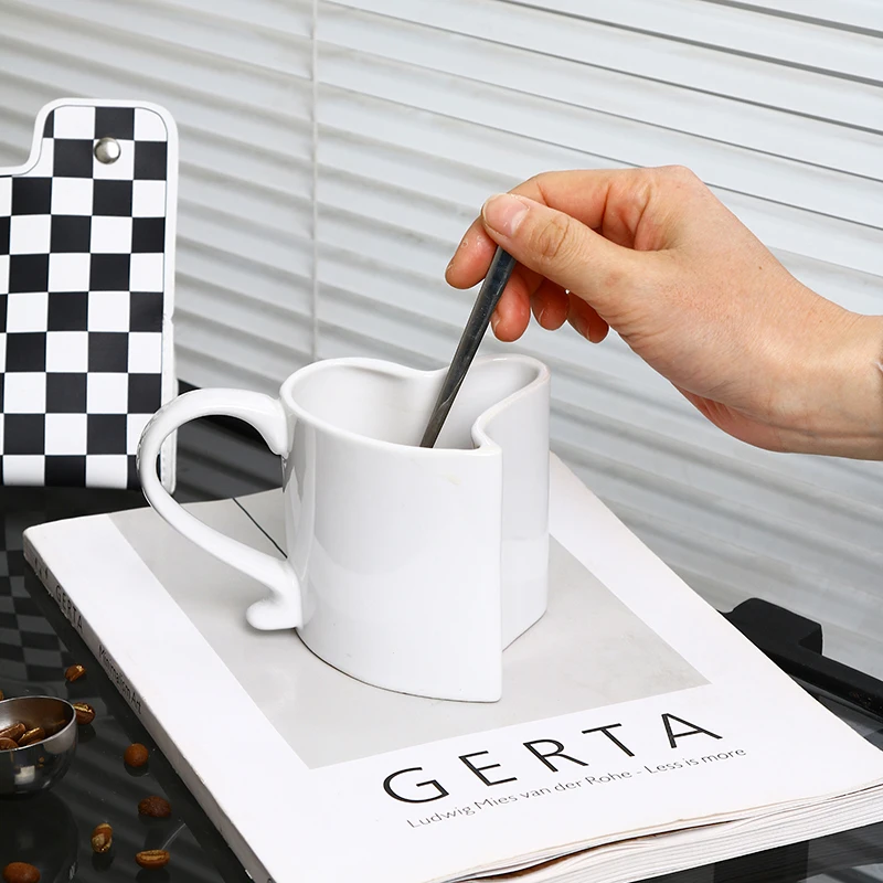 Red Heart Shaped Porcelain Tea Cups & Saucers for Couples on Valentine's Day for Cappuccino & Coffee manufacture