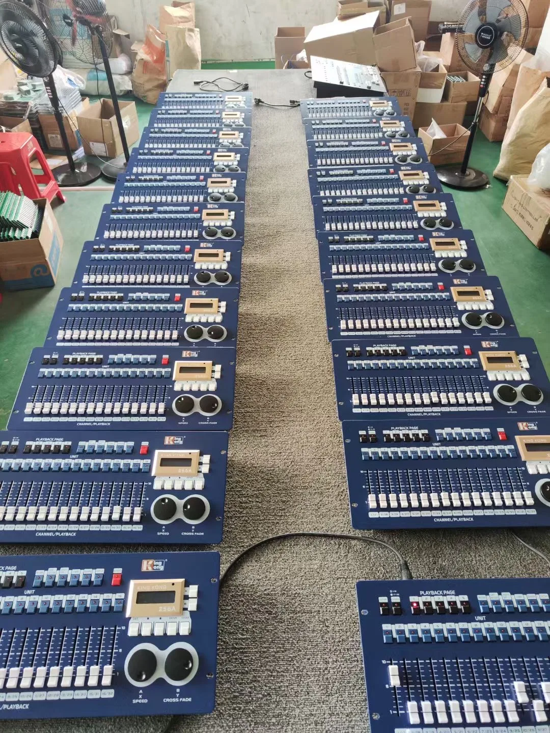 Alibaba.com: King Kong 256A LED disco DJ stage lighting controller with ...