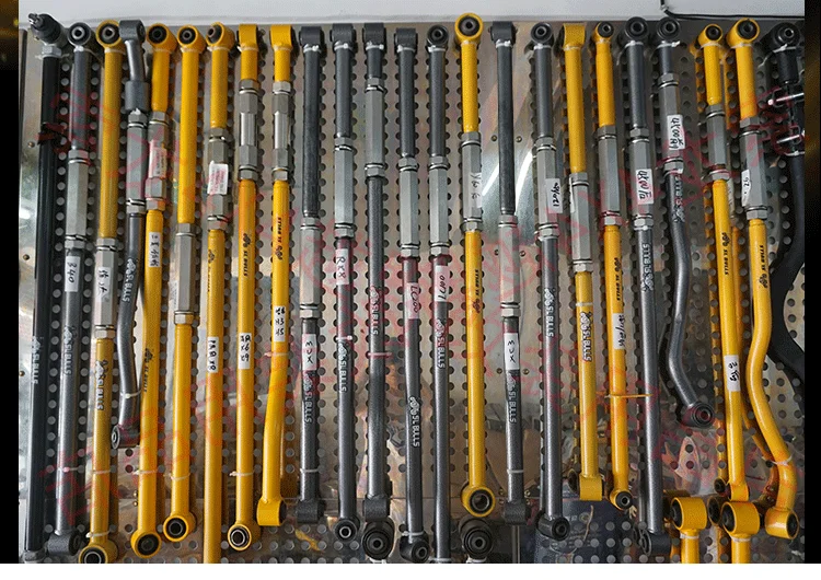 Land Cruiser LC200 Adjustable Panhard Rods for off Road