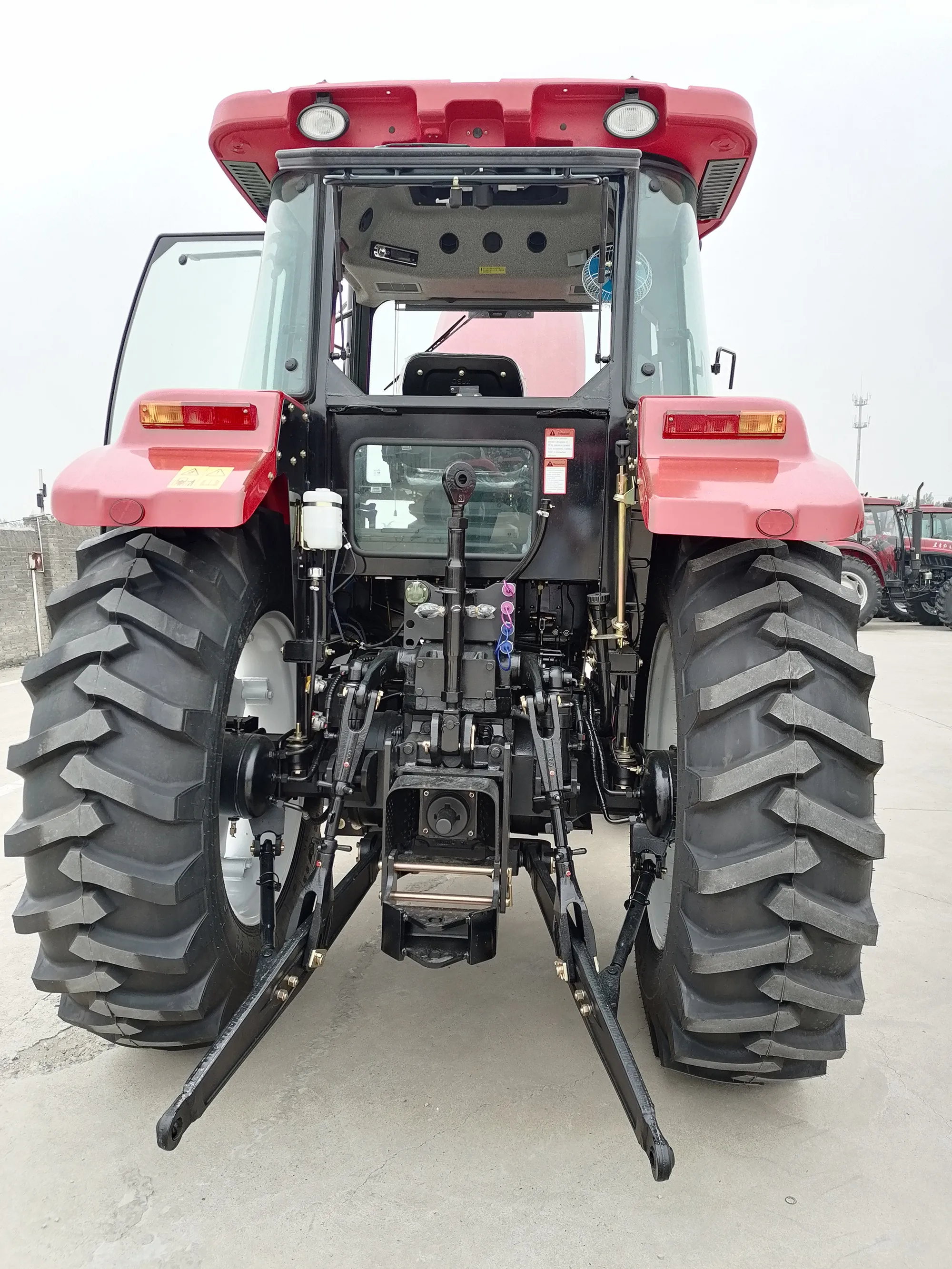 農家用トラクター YTO NLX1404 トラクター 140馬力 農業用 4WD 12+4段変速 1年保証