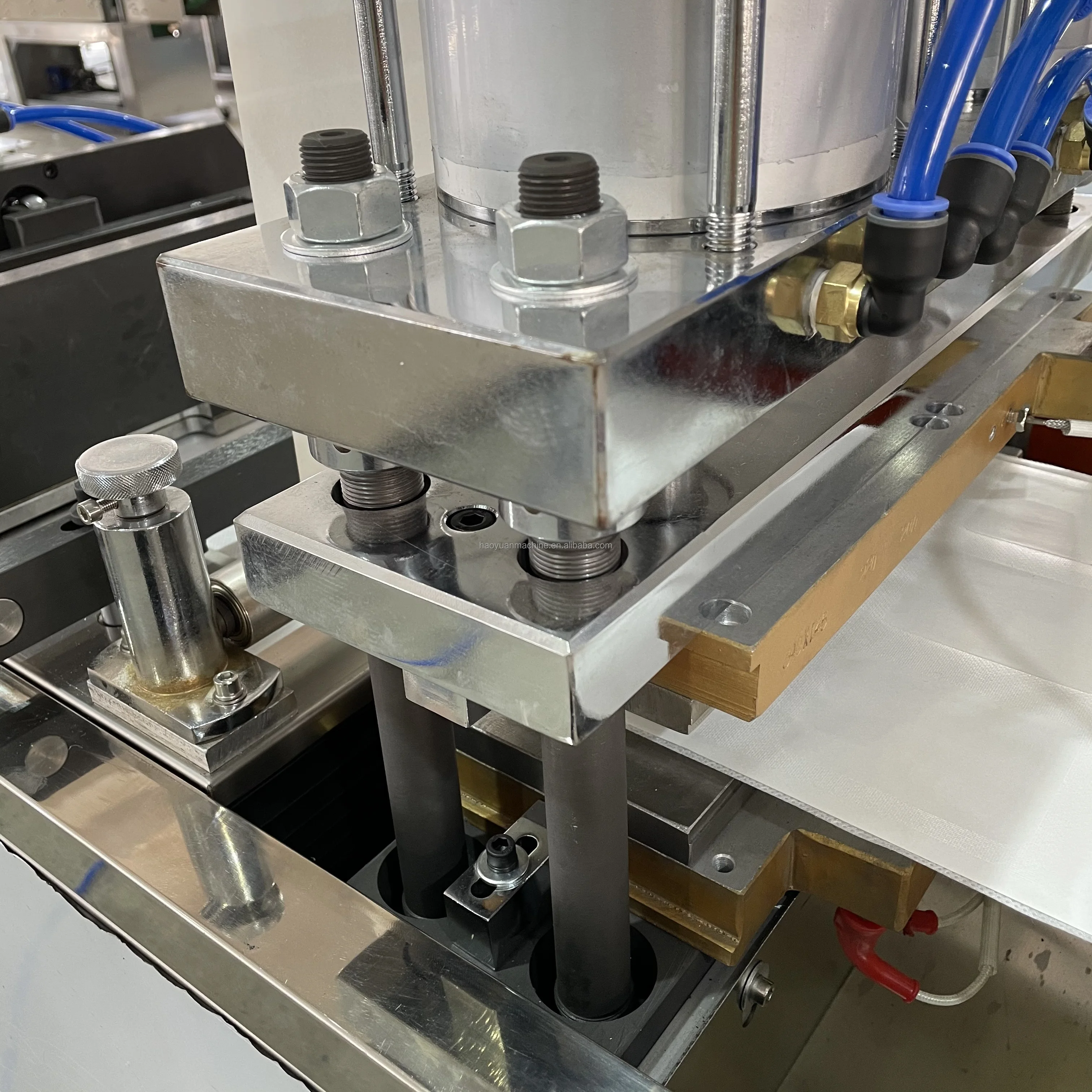 HY-330A Manufacturer of Automatic Disposable Heated Knee/body/hand Warmer Pad Making Packing Machine factory