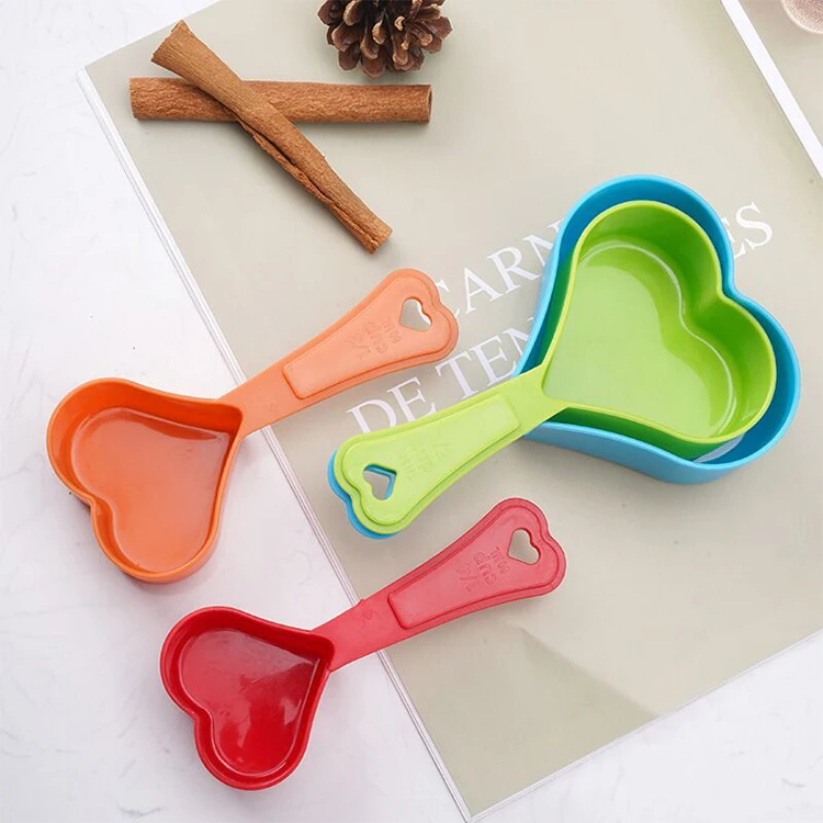 4 pieces set kitchen baking tool plastic heart shaped measuring cup set