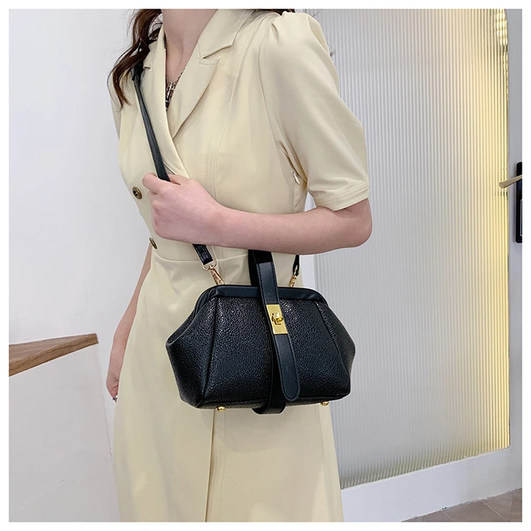 Hot Sale Small Purses 2022 Young Woman's Popular Trendy Handbags Ladies