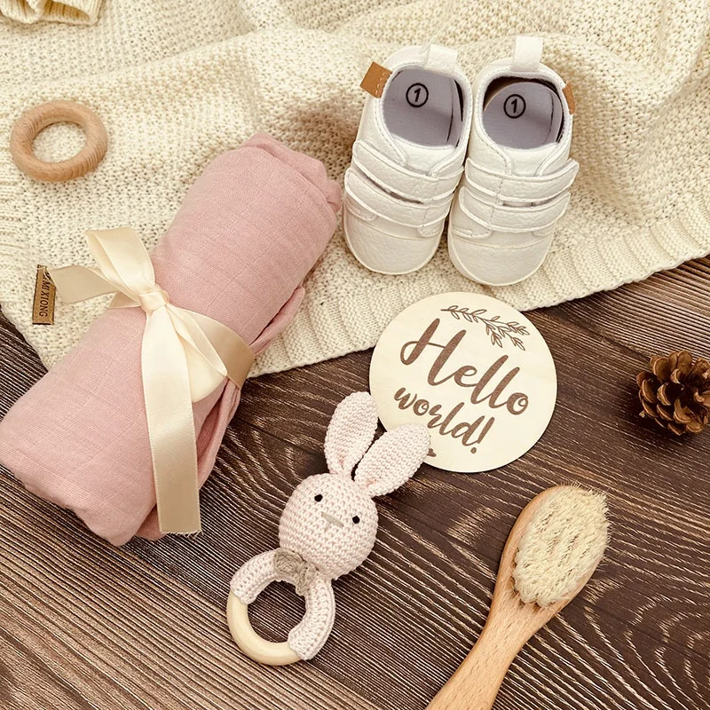 Custom Super Soft Bamboo Muslin Swaddle Bunny Teething Rattle Toys 4Pcs Set Baby Bathing Brush Milestone Newborn Baby Gift Set