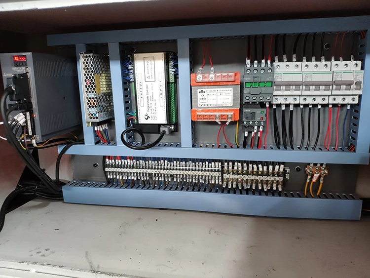 Станок для формовки концевых труб котла SG80