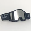 Lunettes argentées à monture noire