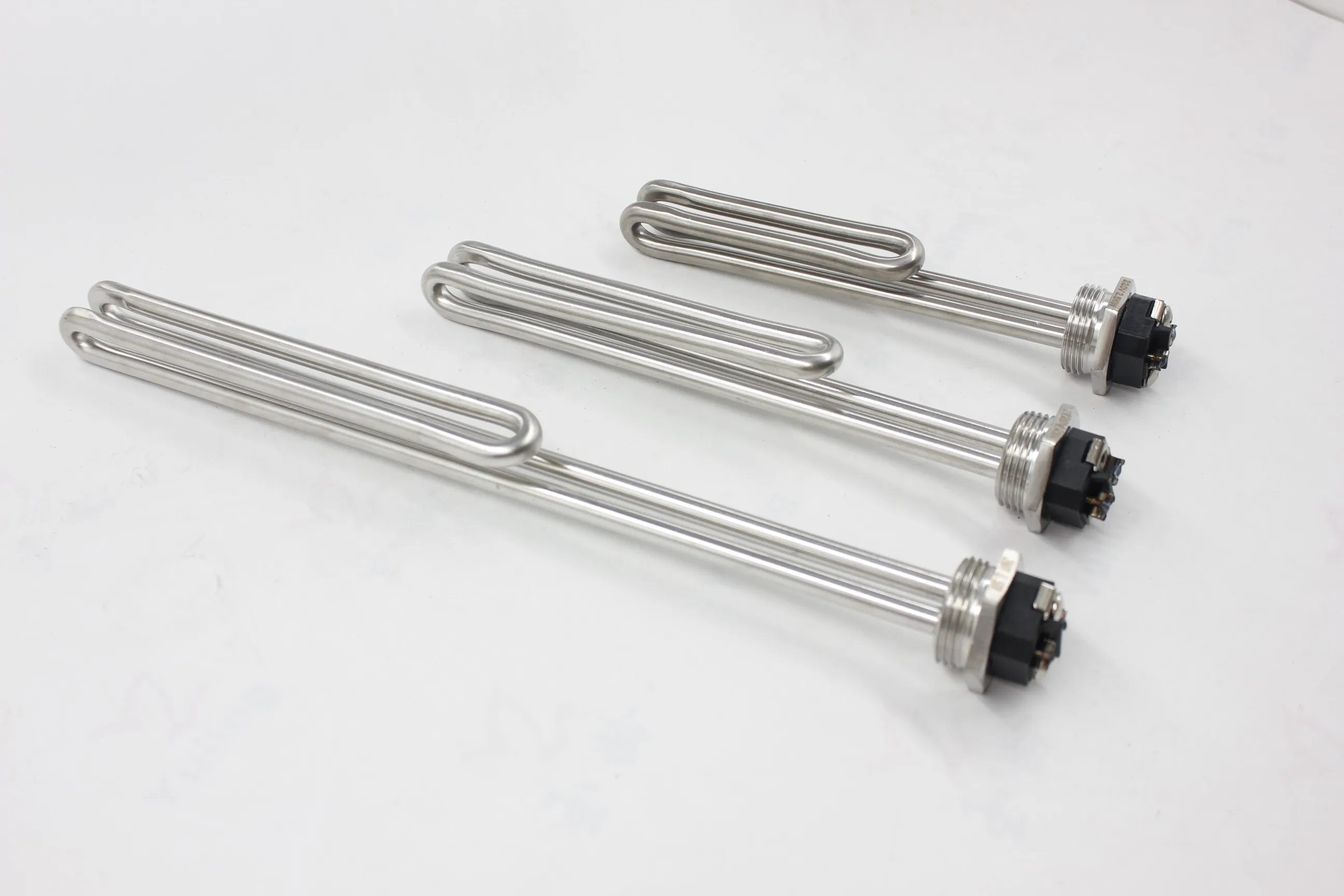 thumbnail image 2 of Hurricane 12V 60W DC Water Heating Element With Bulkhead Adapter - Solar Compatible 2 of 6