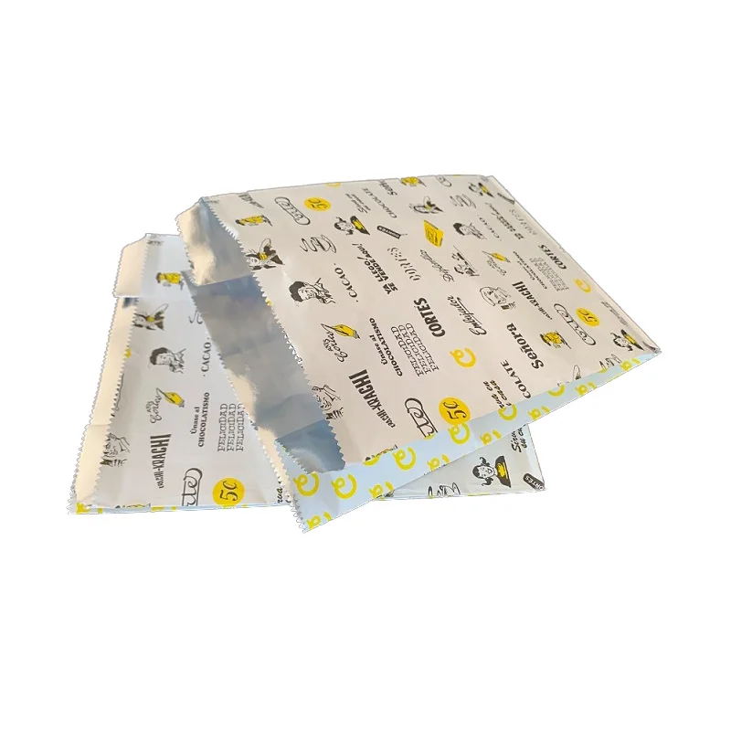 Deliciosas papas fritas, papel forrado, papel forrado, comestibles desechables, paquete de barbacoa al por menor