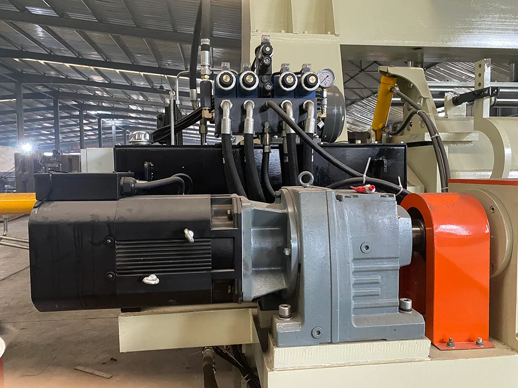 Log Peeling Machine / Spindle Veneer Rotary Cutting Lathe