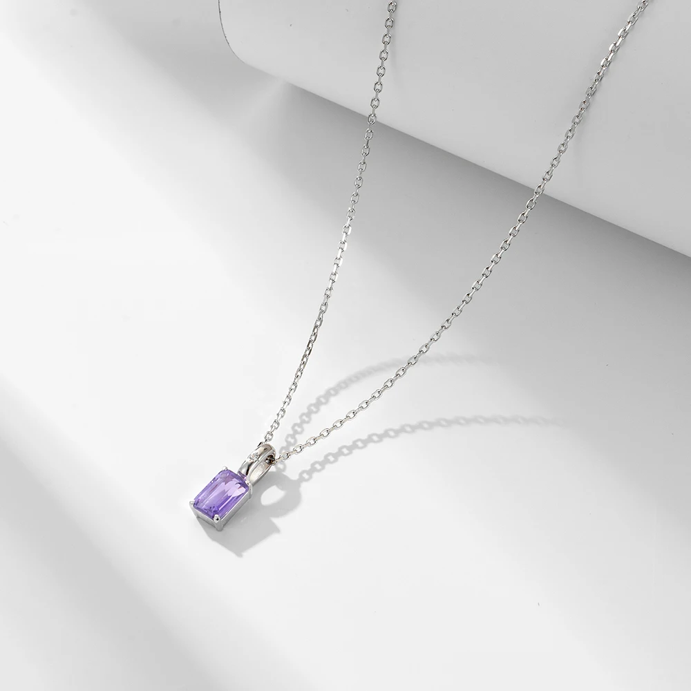Ciondolo rettangolare con alone in argento sterling 925 placcato oro per donna, elegante collana con ciondolo in oro taglio smeraldo con pietre di zirconia cubica bianca - Italia