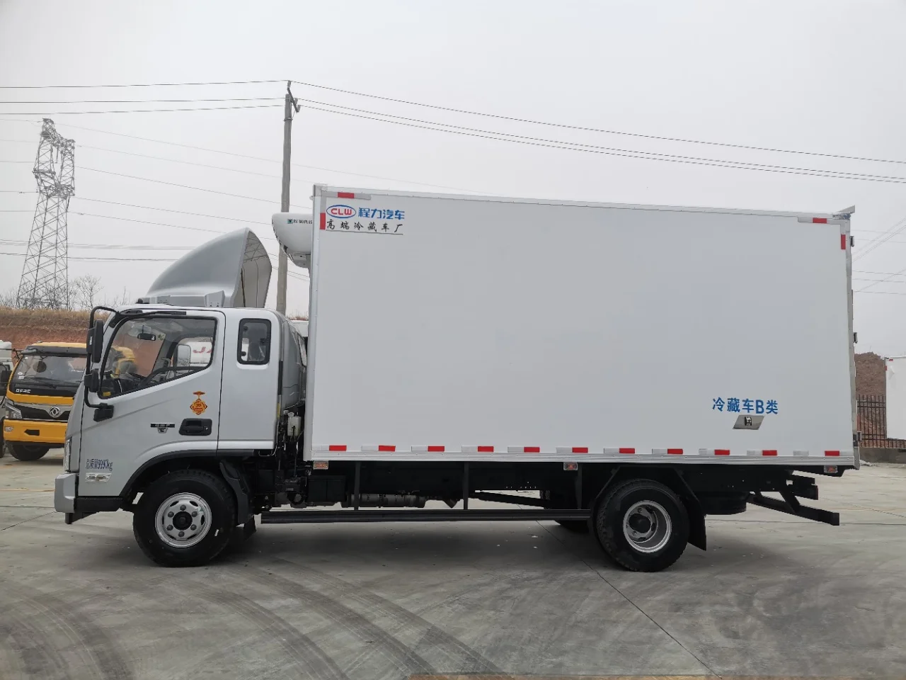 product foton aumark 4x2 new condition 5 ton box type diesel manual transmission refrigerated food truck freezer storage transport truck-5