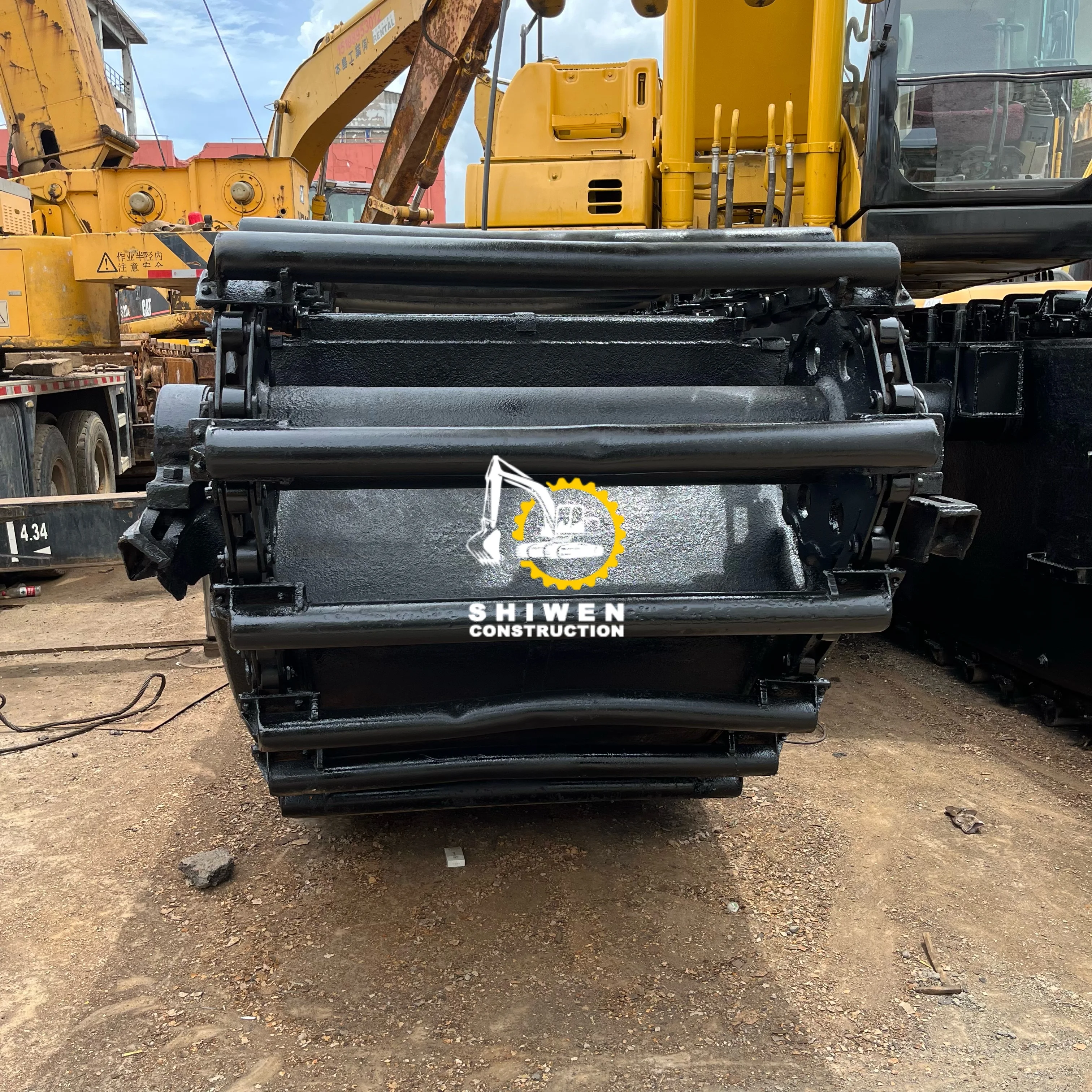 Used Amphibious Excavator Dredger CAT 320, CAT 320C 320CL 320D 320D2 Excavator, River Sand Dredging Machine Pontoon Boat Sides