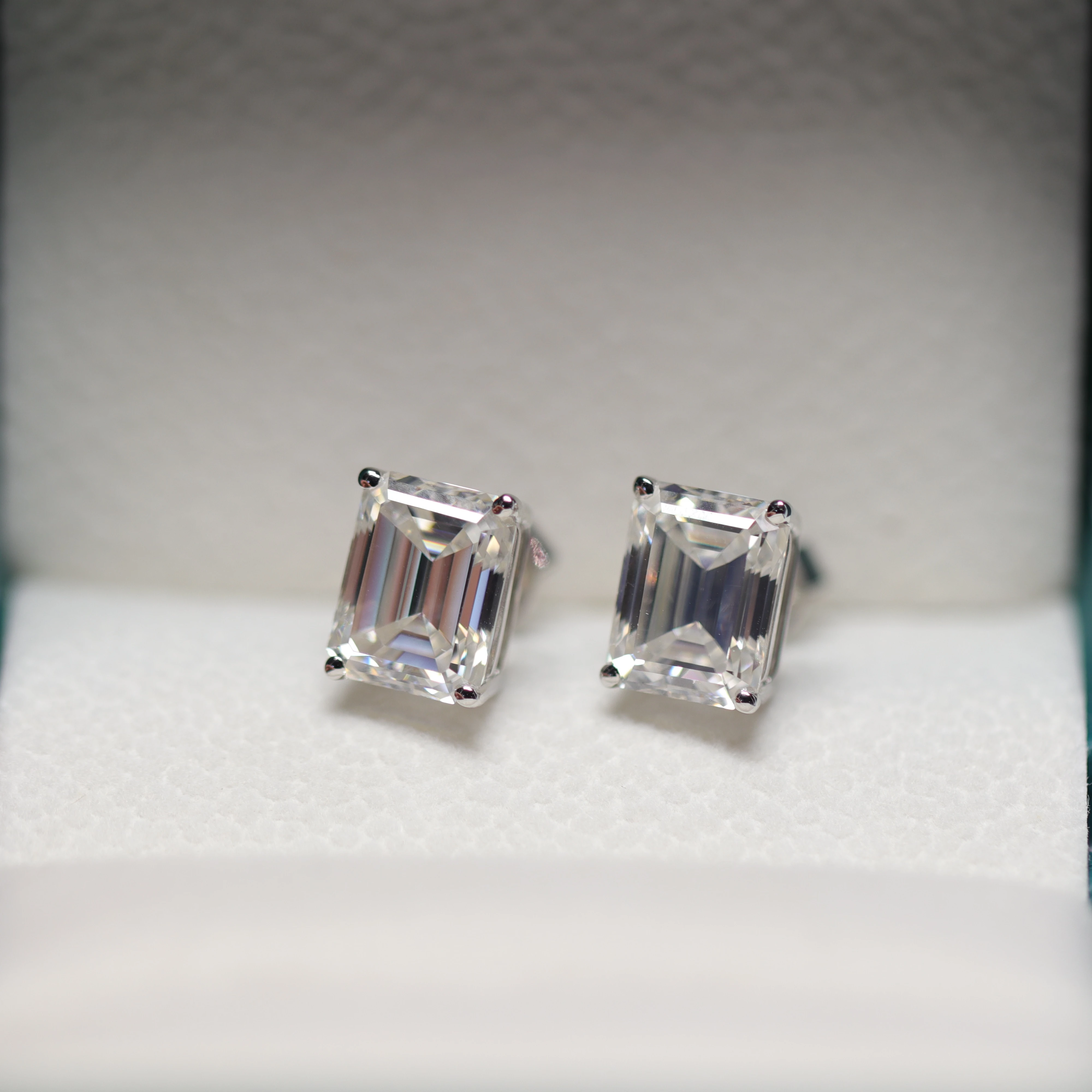 Fancy Earrings for Women Fashion 14k Emerald Moissanite Earring Hoop Gold Vvs 3ct Emerald Cut Diamond Studs Jewelry