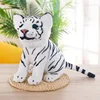Tigre blanco sentado -