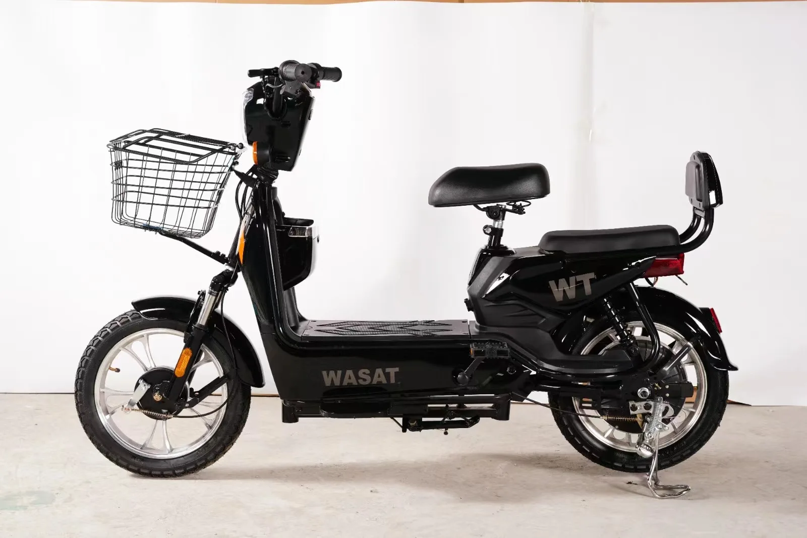 Two Wheeler Detel Electric Bike Showroom Detel Easy Plus Electric